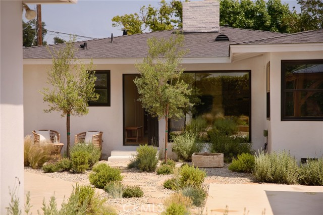 4367 Rising Hill Road, Altadena CA: https://media.crmls.org/medias/7cbc5203-1d5e-40a7-8ba3-548df6152902.jpg
