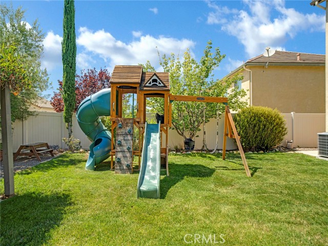 Detail Gallery Image 31 of 38 For 27027 Mountain Willow Ln, Canyon Country,  CA 91387 - 3 Beds | 2/1 Baths