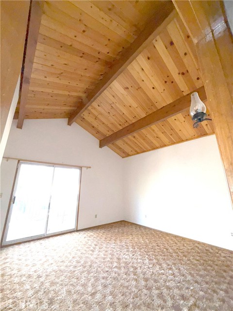 Detail Gallery Image 8 of 11 For 32795 Fox, Running Springs,  CA 92307 - 2 Beds | 1/1 Baths