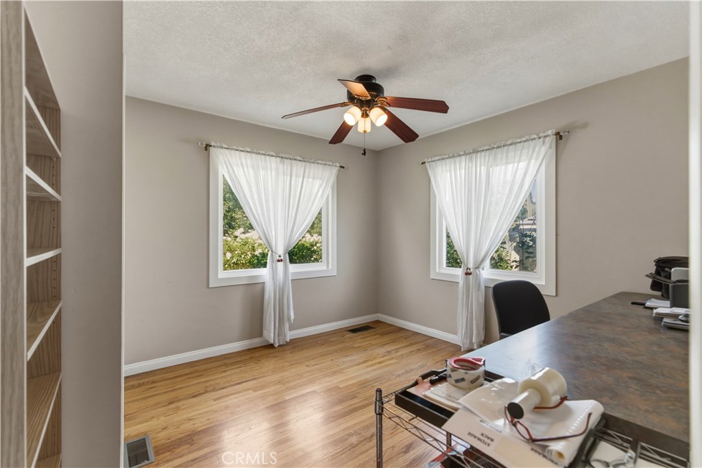 https://media.crmls.org/medias/7cbed285-b1ef-401a-b531-89af9ea84acd.jpg?preset=X-Large