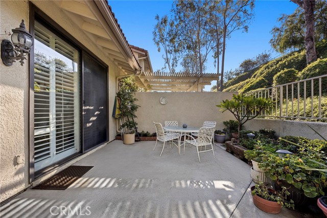 Detail Gallery Image 16 of 21 For 933 Creekside Dr #126,  Fullerton,  CA 92833 - 2 Beds | 2/1 Baths