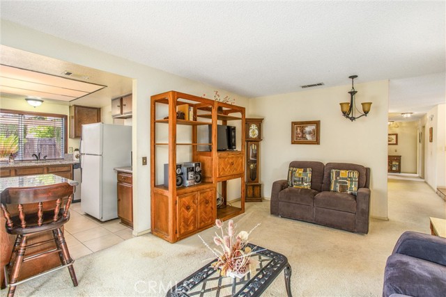 Detail Gallery Image 13 of 26 For 709 Sandy Ct, Redlands,  CA 92374 - 3 Beds | 2 Baths