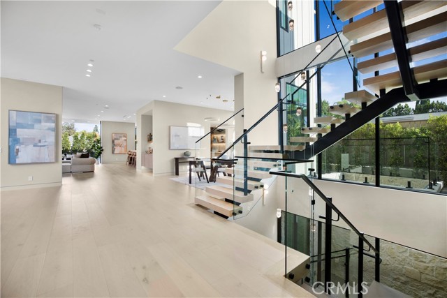 Detail Gallery Image 2 of 28 For 5170 Amestoy, Encino,  CA 91316 - 5 Beds | 6/2 Baths