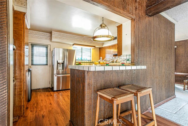1422 W Riverside Drive, Burbank CA: https://media.crmls.org/medias/7cbfdba7-78d7-4df4-aa5f-b308be4fe11f.jpg