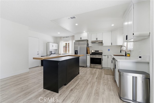 Detail Gallery Image 5 of 21 For 44509 Watford Ave, Lancaster,  CA 93535 - 3 Beds | 2 Baths