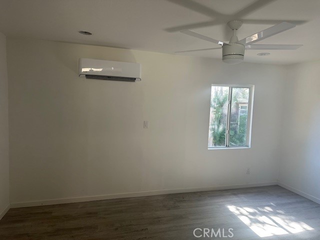https://media.crmls.org/medias/7cc1144d-6536-4d08-8035-c1bcb5e59607.jpg?preset=X-Large