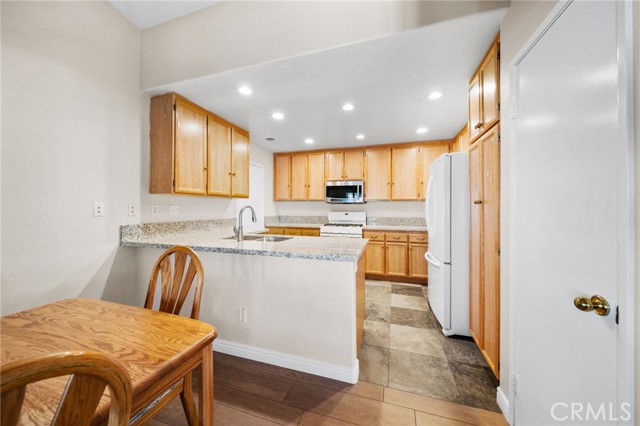 Detail Gallery Image 8 of 71 For 40609 Corte Albara, Murrieta,  CA 92562 - 2 Beds | 2 Baths