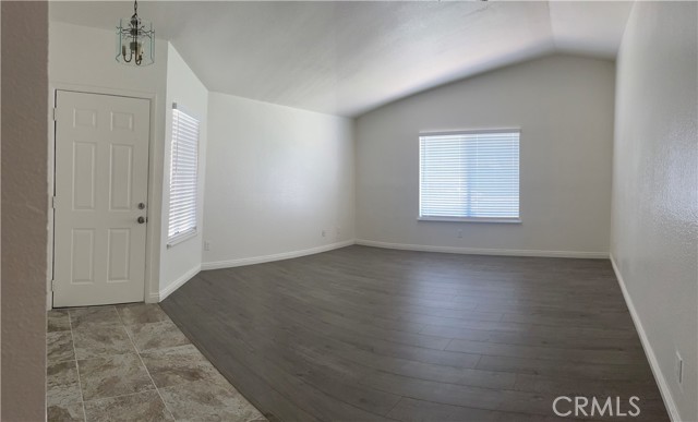 Detail Gallery Image 3 of 38 For 3025 E Avenue #1,  Palmdale,  CA 93550 - 3 Beds | 2 Baths