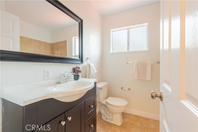 Detail Gallery Image 17 of 25 For 19945 Labrador St, Chatsworth,  CA 91311 - 5 Beds | 4 Baths