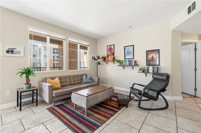 Detail Gallery Image 5 of 33 For 360 W Avenue 26 #215,  Los Angeles,  CA 90031 - 3 Beds | 2 Baths