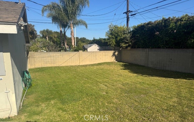 Detail Gallery Image 8 of 11 For 6261 Gloria Dr, Huntington Beach,  CA 92647 - 3 Beds | 2 Baths