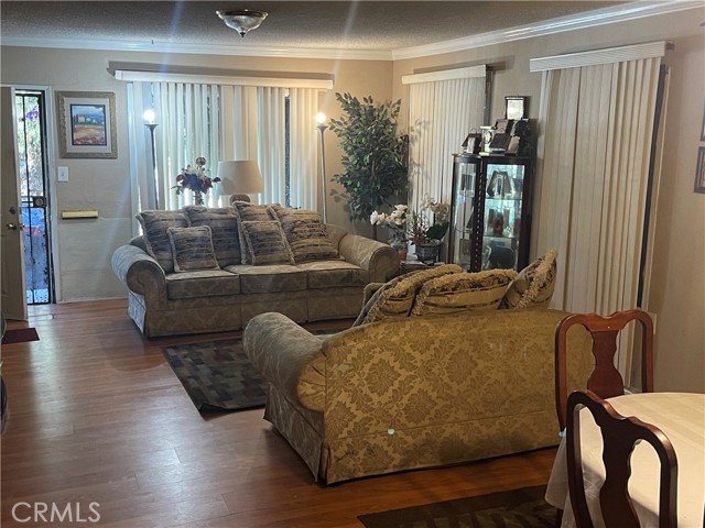 Detail Gallery Image 6 of 9 For 1750 S Mansfield Ave, Los Angeles,  CA 90019 - 4 Beds | 4 Baths