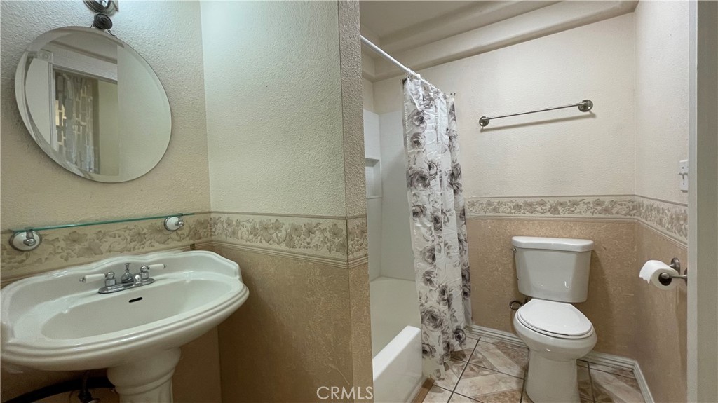 https://media.crmls.org/medias/7cc56cf5-20d4-4e4e-85a3-e20f422768c5.jpg?preset=X-Large
