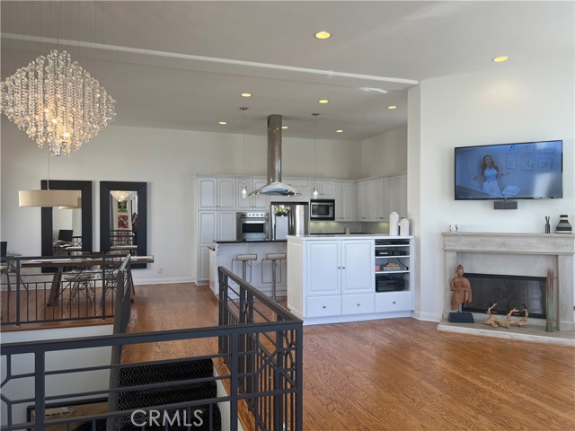 Detail Gallery Image 2 of 7 For 703 11th St, Hermosa Beach,  CA 90254 - 4 Beds | 4 Baths