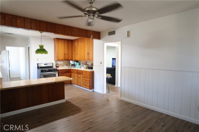 1004 Paloma Street, Bakersfield CA: https://media.crmls.org/medias/7cc847f8-7889-4fb4-8ffb-e20e02dffb61.jpg