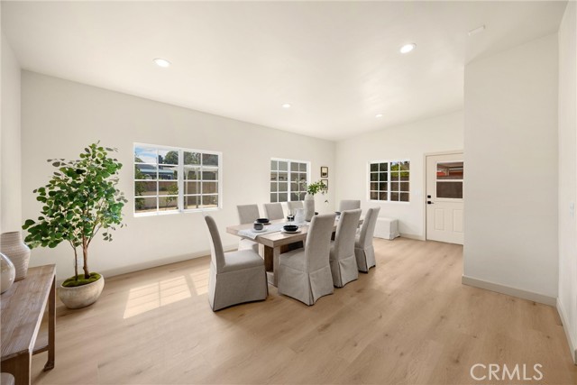 Detail Gallery Image 13 of 65 For 631 N Kenwood St, Burbank,  CA 91505 - 5 Beds | 3 Baths