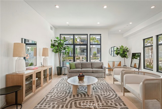399 E Del Mar Boulevard, Pasadena CA: https://media.crmls.org/medias/7cc90f5c-fad2-4eb3-af54-2a253355620a.jpg