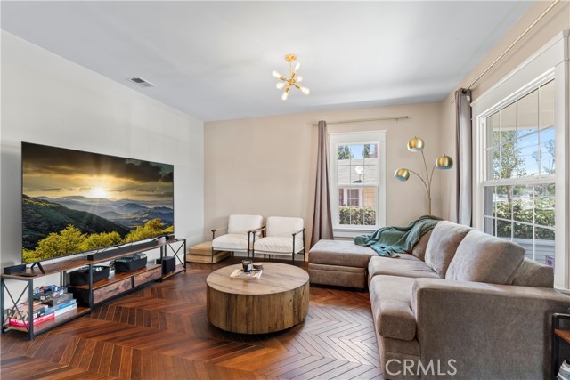 976 N Loma Vista Drive, Long Beach CA: https://media.crmls.org/medias/7cca6dfc-6374-490a-b105-1e1146e93cc2.jpg