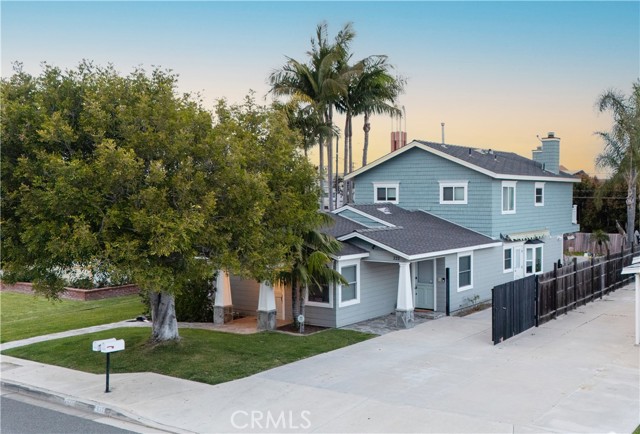 Detail Gallery Image 2 of 45 For 222 Costa Mesa St, Costa Mesa,  CA 92627 - 5 Beds | 5 Baths
