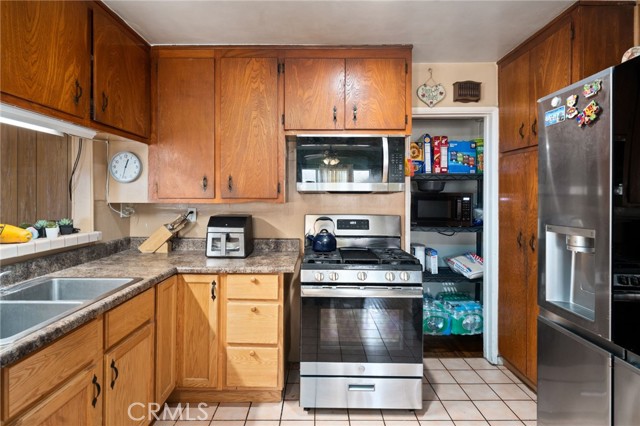 Detail Gallery Image 7 of 29 For 5942 Fidler, Lakewood,  CA 90712 - 4 Beds | 4 Baths