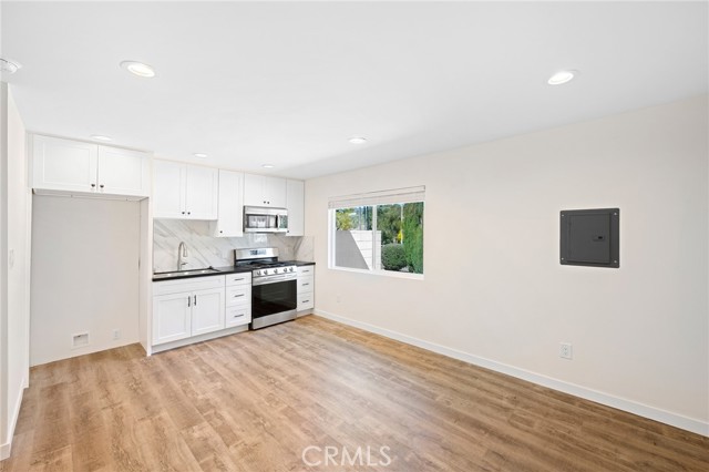 Detail Gallery Image 2 of 12 For 8240 Ellenbogen St, Sunland,  CA 91040 - 0 Beds | 1 Baths