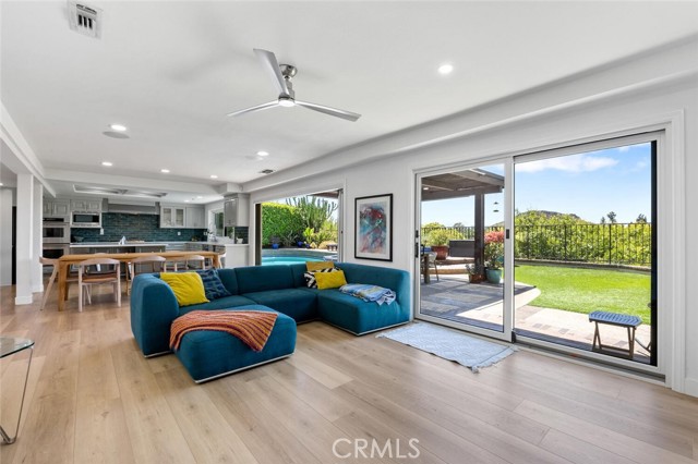 1579 Via Parque, Thousand Oaks CA: https://media.crmls.org/medias/7ccbbd9c-97e0-4709-825c-5720a3d6928d.jpg