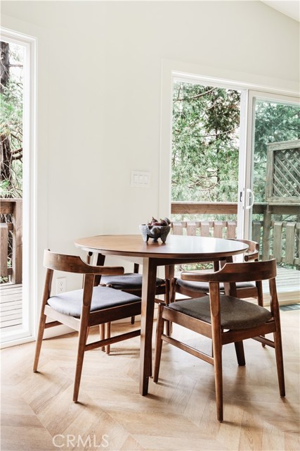 26287 Lake Forest Drive, Twin Peaks CA: https://media.crmls.org/medias/7ccc12d4-aefe-4f36-b492-667ac34c2b3b.jpg