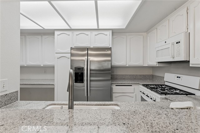 21650 Burbank, 203 photo 8