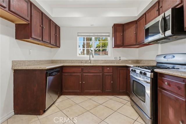 Detail Gallery Image 16 of 33 For 22727 Collins, Woodland Hills,  CA 91367 - 3 Beds | 2 Baths