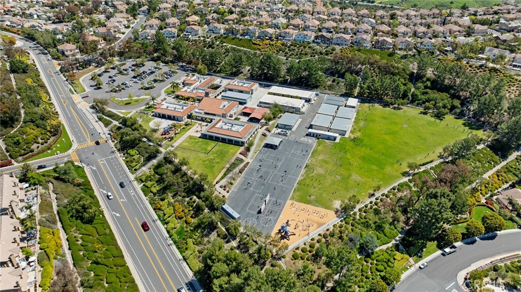 https://media.crmls.org/medias/7ccd835f-652b-49c9-8d11-c8065c9a7d3a.jpg?preset=X-Large