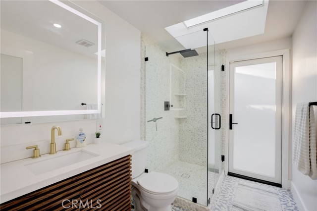 Detail Gallery Image 45 of 72 For 8161 Encino Ave, Northridge,  CA 91325 - 4 Beds | 3 Baths