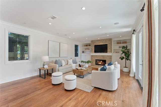Detail Gallery Image 4 of 45 For 3201 4th Ave, Corona Del Mar,  CA 92625 - 3 Beds | 2/1 Baths
