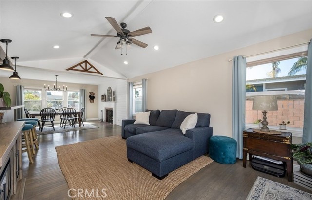 Detail Gallery Image 7 of 44 For 2731 Rutgers Ave, Long Beach,  CA 90815 - 3 Beds | 2 Baths
