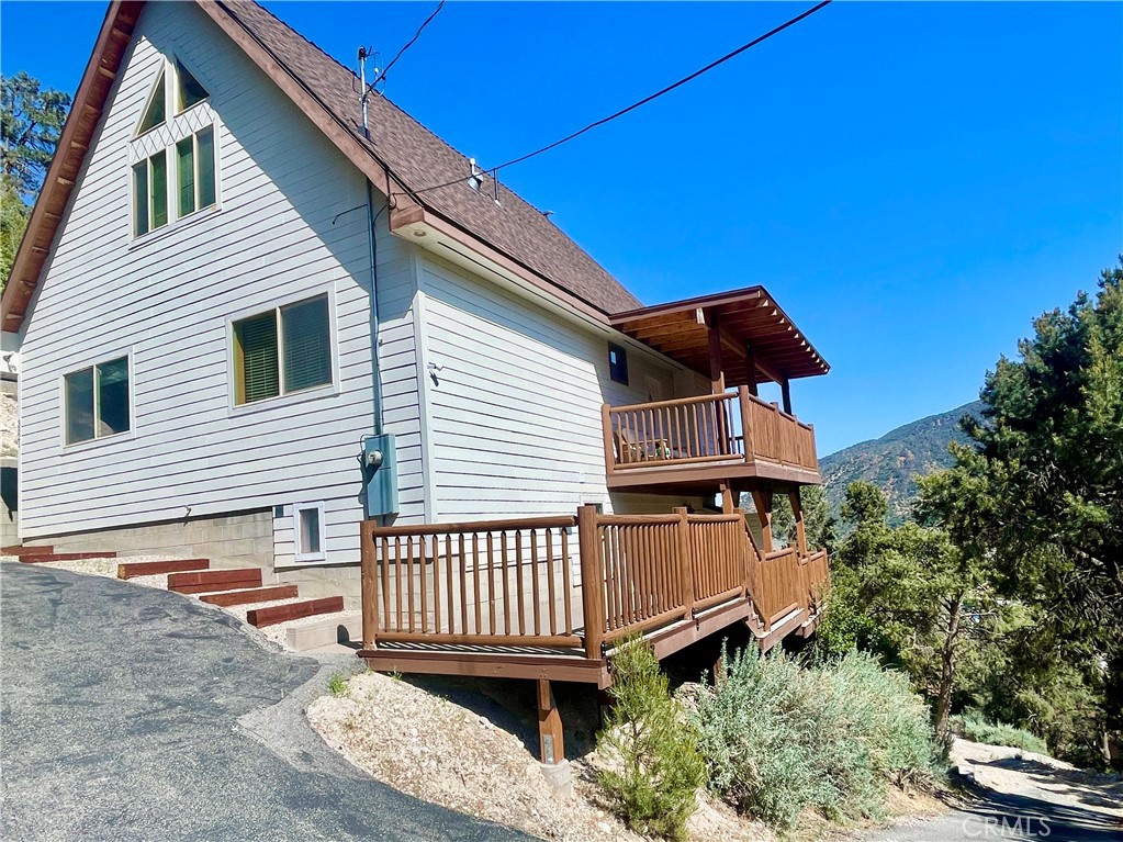 https://media.crmls.org/medias/7ccde461-8817-41cd-87e6-4470bd28a4f5.jpg?preset=X-Large
