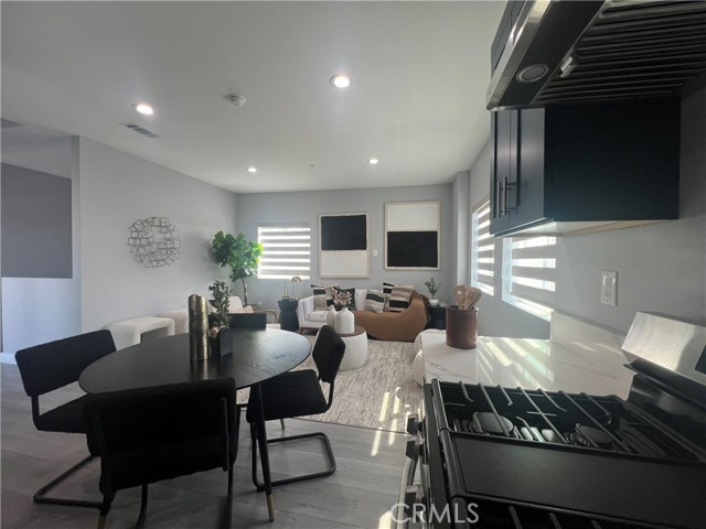 Detail Gallery Image 5 of 14 For 140 N Hewes, Orange,  CA 92869 - 2 Beds | 2 Baths