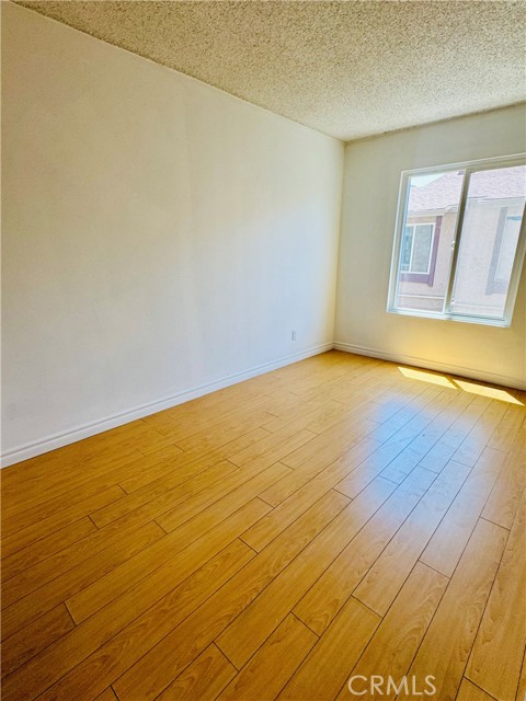 5484 Dobbs Street, Los Angeles CA: https://media.crmls.org/medias/7cce83ba-2fdc-4b67-b227-1778921a663a.jpg