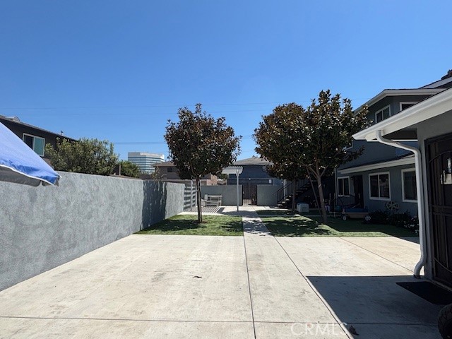 Detail Gallery Image 22 of 24 For 17132 Emerald #D,  Huntington Beach,  CA 92647 - 3 Beds | 2 Baths