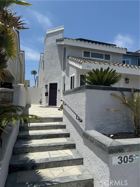 305 21st Street, Huntington Beach CA: https://media.crmls.org/medias/7ccea931-7c01-4588-b403-0d1de2a30ab9.jpg