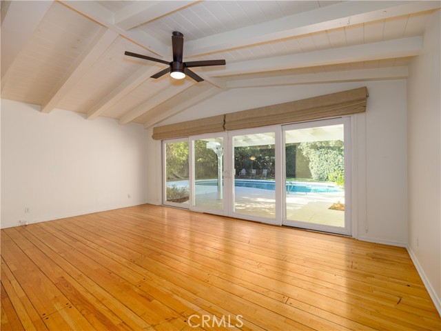 Detail Gallery Image 44 of 65 For 4539 Hayvenhurst, Encino,  CA 91436 - 3 Beds | 3 Baths