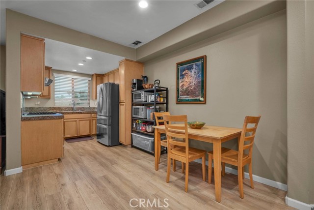 Detail Gallery Image 9 of 30 For 1448 Patricia #203,  Simi Valley,  CA 93065 - 3 Beds | 2/1 Baths