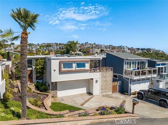 Detail Gallery Image 3 of 33 For 1080 Noria St, Laguna Beach,  CA 92651 - 3 Beds | 2 Baths