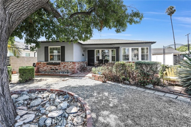 2451 Graydon Avenue, Monrovia CA: https://media.crmls.org/medias/7cd04fec-2405-45d8-9f9b-ff98f57ccc42.jpg