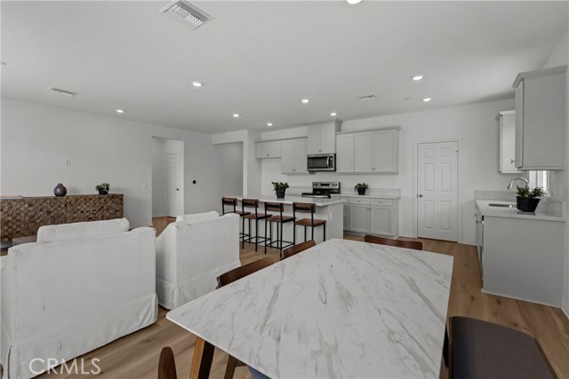 19769 Lurin Avenue, Riverside CA: https://media.crmls.org/medias/7cd07fcb-51bc-4803-9416-85d1299abb46.jpg