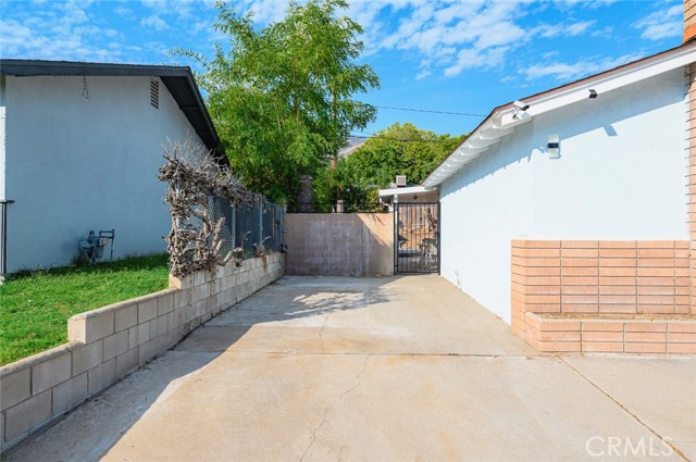 Detail Gallery Image 3 of 45 For 656 W 52nd St, San Bernardino,  CA 92407 - 4 Beds | 2/1 Baths