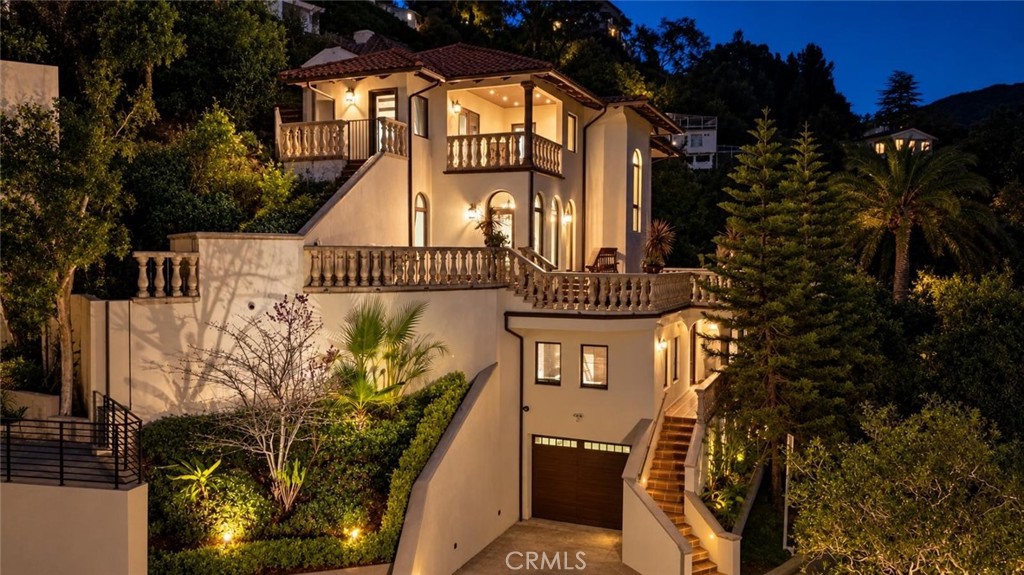 2995 Belden Drive — architectural residence