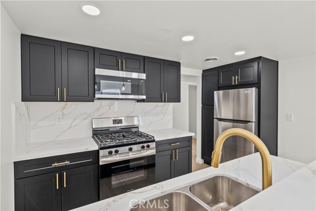 Detail Gallery Image 32 of 45 For 11010 Borden, Pacoima,  CA 91331 - 3 Beds | 2 Baths