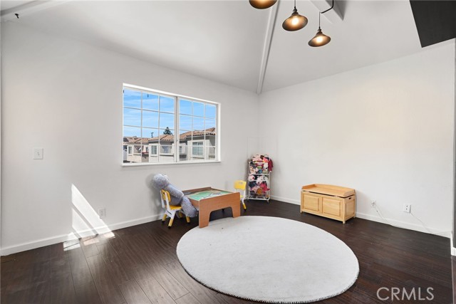 Detail Gallery Image 23 of 48 For 9400 1/2 Noble, North Hills,  CA 91343 - 5 Beds | 3 Baths