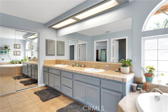1679 Desert Front Road, Wrightwood CA: https://media.crmls.org/medias/7cd203d0-8045-43bb-b3a7-00bbe901ab01.jpg