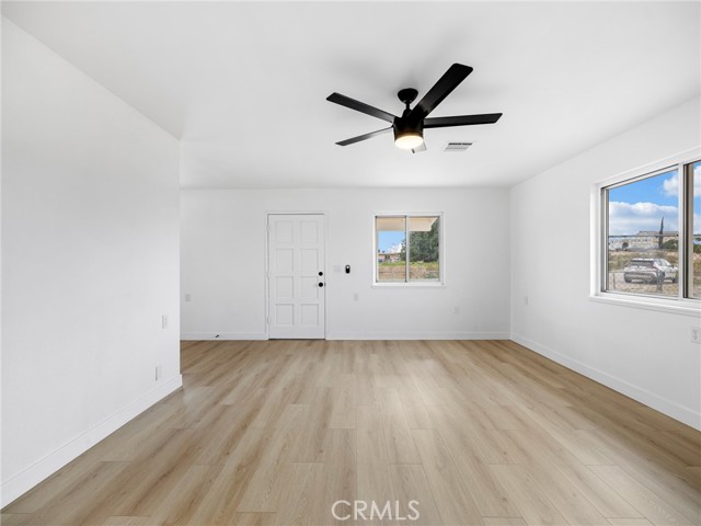 Detail Gallery Image 11 of 28 For 16730 Batson, Victorville,  CA 92395 - 3 Beds | 1/1 Baths