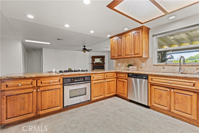 Detail Gallery Image 10 of 50 For 5200 Irvine Blvd. Spc 194, Irvine,  CA 92620 - 2 Beds | 2 Baths